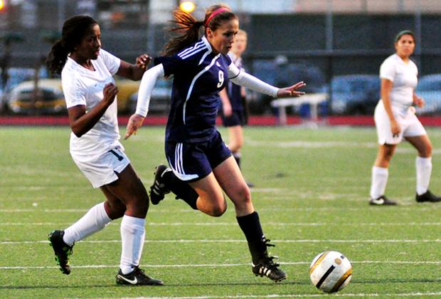 Girls Soccer Advances to Playoffs