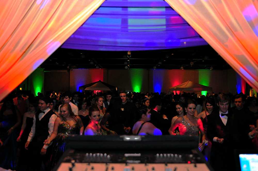 Students dance the night away at this years senior prom. The prom, themed Cirque du Prom, took place May 18 at the Woodlands Waterway Marriott Hotel.