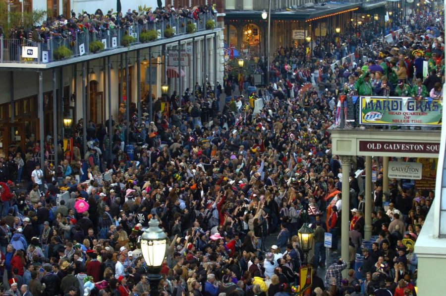 Crowds+gather+at+The+Strand+during+The+Mardi+Gras+Parade+on+Wednesday+Feb+5th.